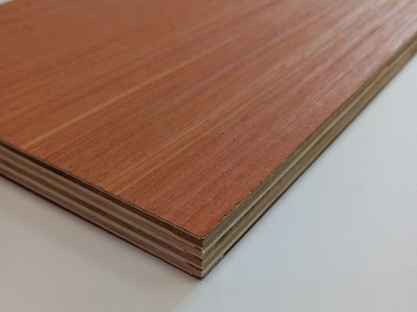 Contreplaqué Faces Rouges Tout Peuplier